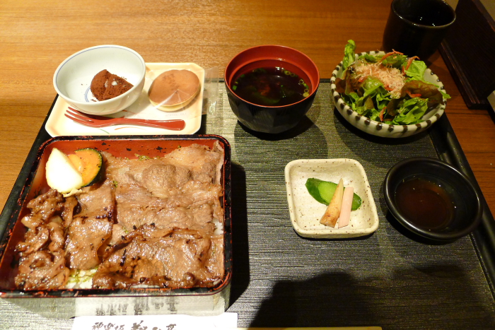 神楽坂_翔山亭ランチ　黒毛和牛カルビ重