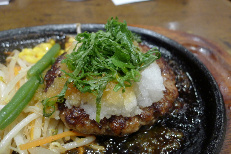 水道橋駅近くのステーキと焙煎カレーの店ふらんす亭のハンバーグ