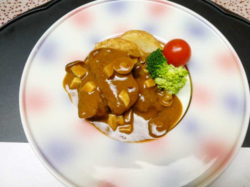 下田野の花亭こむらさきの夕食 伊豆牛のビーフストロガノブ