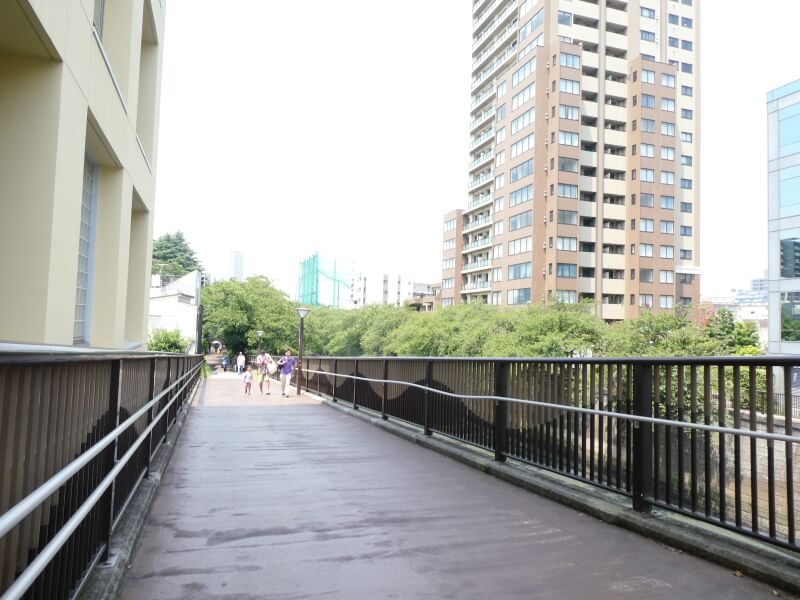 目黒美術館に続く遊歩道